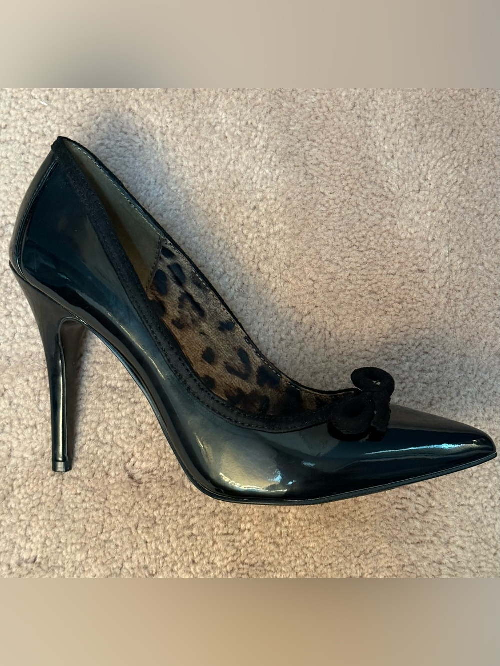 NWT Victor Alfaro Black Patent Pointed-Toe Pump with Bow